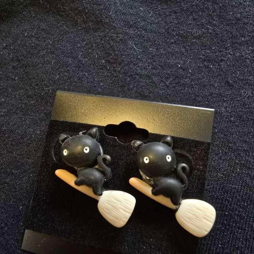 Hot-topic Women's Black and White Jewellery